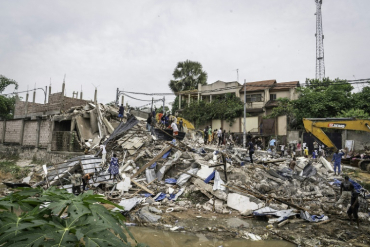 Démolition de maisons à Kinshasa,, après que les autorités de la RDC ont décidé de démolir tous les bâtiments non autorisés dans les zones inondables, le 8 mai 2025 en RDC ( AFP / Glody MURHABAZI )