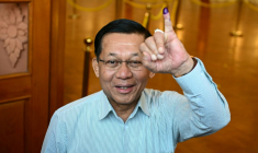 Le chef de la junte birmane, Min Aung Hlaing, après avoir voté, le 28 décembre 2025 à Naypyidaw ( AFP / Sai Aung MAIN )