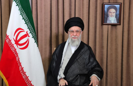 Le Guide suprême iranien, l'ayatollah Ali Khamenei, lors d'un message télévisé suite aux frappes israéliennes à Téhéran