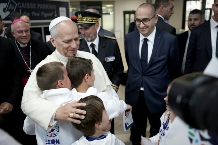 Le pape Léon XIV accueilli à l'aéroport de Metz-Nancy-Lorraine le 28 septembre 2026 ( AFP / ROMEO BOETZLE )