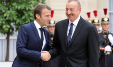 Emmanuel Macron et Ilham Aliev à Paris, le 20 juillet 2018. ( AFP / LUDOVIC MARIN )