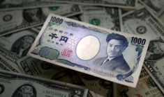 Photo d'archives: Le yen japonais et le dollar américain