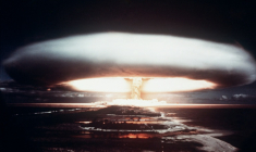 Une explosion nucléaire sur l'atoll de Mururoa en 1971 en Polynésie française ( HANDOUT / - )