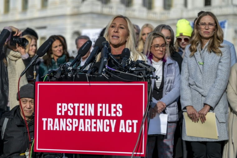 L'élue républicaine Marjorie Taylor Greene parle devant le Capitole avant un vote pour publier tous les documents et archives sur l'affaire Jeffrey Epstein, le 18 novembre à Washington  ( AFP / DANIEL HEUER )