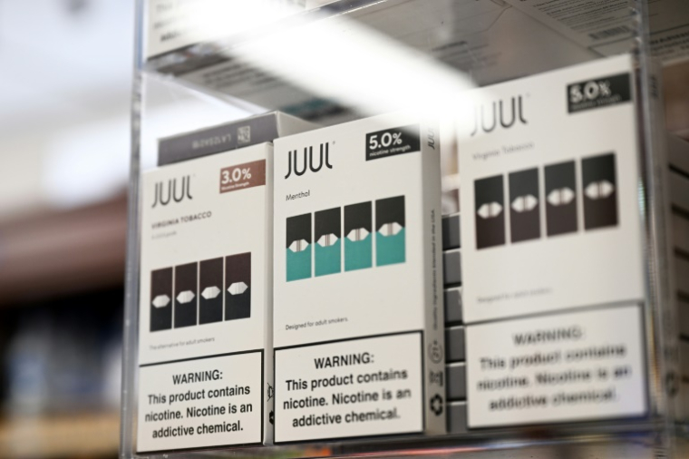 Des cigarettes électroniques JUUL Labs au tabac de Virginie et au menthol, le 23 juin 2022 à El Segundo, en Californie ( AFP / Patrick T. FALLON )