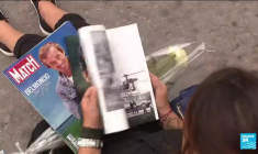 Hommage à Jean-Paul Belmondo : le public commence à arriver aux Invalides à Paris