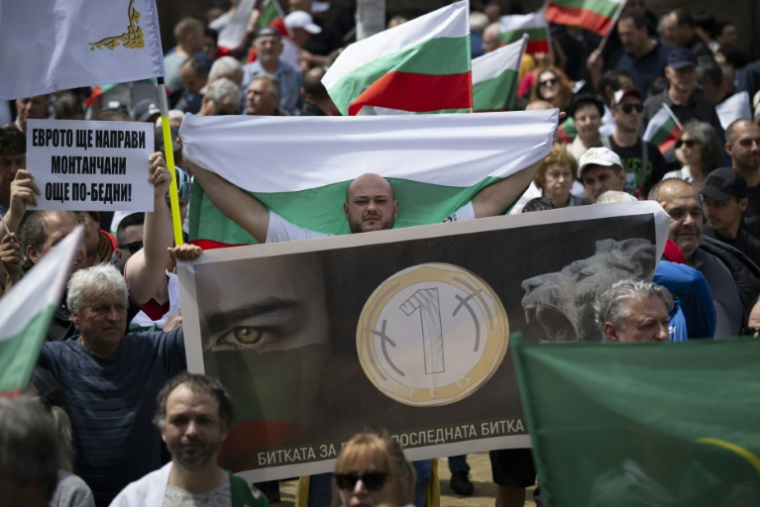 Manifestation contre l'entrée de la Bulgarie dans la zone euro, le 31 mai 2025 à Sofia ( AFP / Nikolay DOYCHINOV )