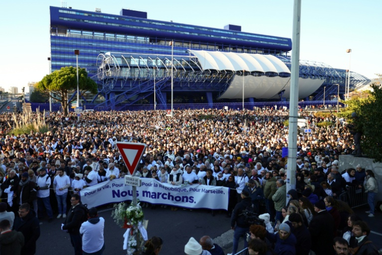 Une marche en mémoire de Mehdi Kessaci à Marseille, le 22 novembre 2025, pour protester contre le narcotrafic ( AFP / Clement MAHOUDEAU )