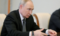 Le président russe Vladimir Poutine lors d'une réunion à Saint-Pétersbourg, le 18 juin 2025  ( POOL / Alexey DANICHEV )