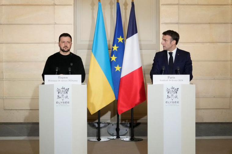 Le président français Macron rencontre le président ukrainien Zelenskiy à Paris