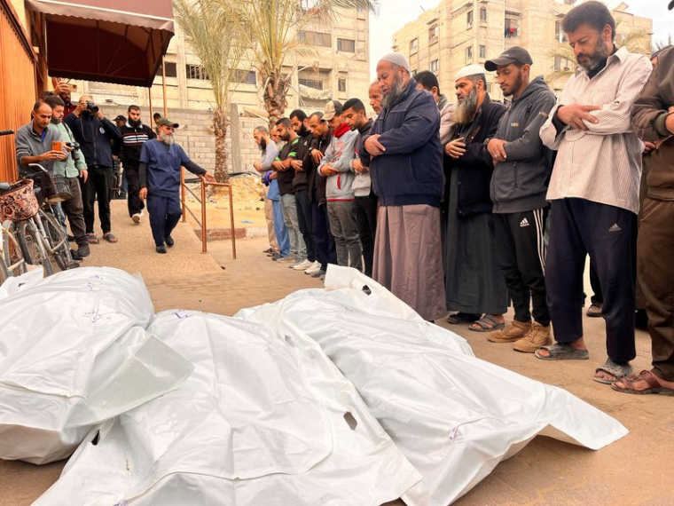 Les habitants de Gaza pleurent leurs proches tués dans les frappes israéliennes