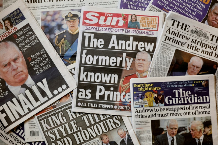 Principales Unes de la presse britannique en date du vendredi 31 octobre 2025 ( AFP / Rhianna CHADWICK )
