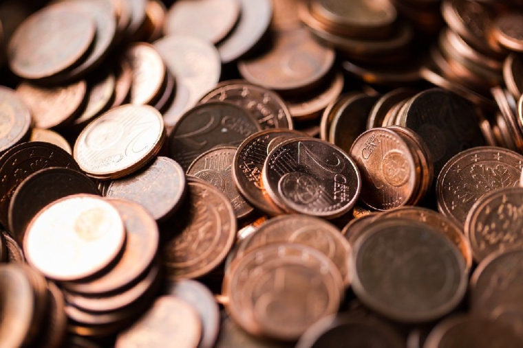 Les pièces rouges de un et deux centimes d’euro, vouées à disparaître (Crédits photo : Unsplash - Jonathan Brinkhorst )
