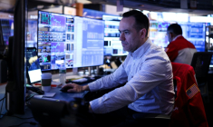 Un opérateur à la Bourse de New York, le 2 avril 2026 ( AFP / CHARLY TRIBALLEAU )