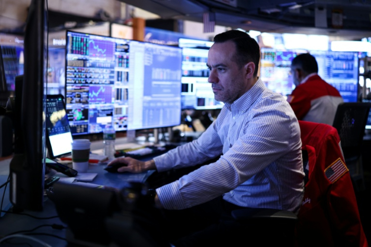 Un opérateur à la Bourse de New York, le 2 avril 2026 ( AFP / CHARLY TRIBALLEAU )