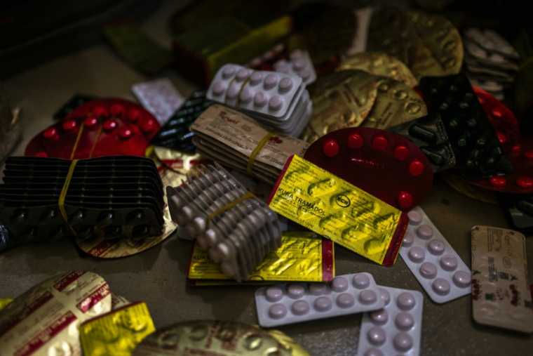 Des comprimés de tapentadol saisis par l'Agence anti-drogue (NDLEA) à Lagos, le 19 février 2026 au Nigeria ( AFP / OLYMPIA DE MAISMONT )