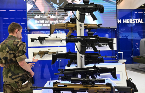 Un stand au salon Eurosatory, à Villepinte, le 13 juin 2022. ( AFP / EMMANUEL DUNAND )