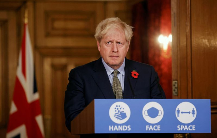 TROP TÔT POUR S'EN REMETTRE À UN VACCIN CONTRE LE COVID-19, DIT BORIS JOHNSON