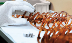 essilor luxottica manufacturing (Crédit:  / EssilorLuxottica médiathèque)