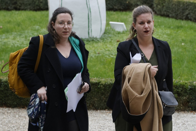 Cyrielle Chatelain et Mathilde Panot à Paris, le 19 décembre 2023. ( AFP / LUDOVIC MARIN )