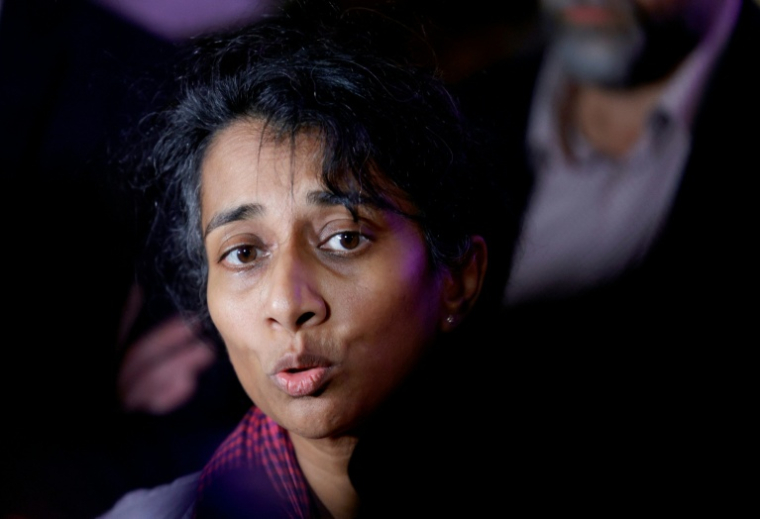 La secrétaire générale du syndicat Snes-FSU (collèges et lycées), Sophie Venetitay, s'adresse aux journalistes, à Paris, le 13 octobre 2023 ( AFP / Geoffroy VAN DER HASSELT )