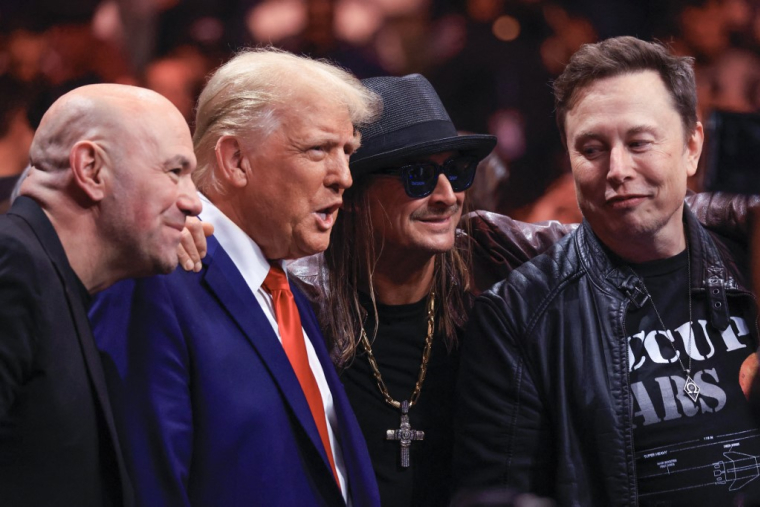 Dana White (à gauche), Donald Trump, le chanteur Kid Rock et Elon Musk, à New York, le 16 novembre 2024 ( AFP / KENA BETANCUR )