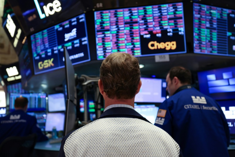 Un opérateur à la Bourse de New York, le 6 mai 2025. ( AFP / TIMOTHY A. CLARY )