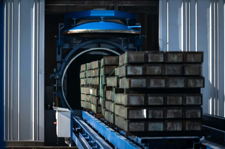 Un site de retraitement de traverses de chemins de fer, à Biars-sur-Cère (Lot), le 30 octobre 2025 ( AFP / Matthieu RONDEL )