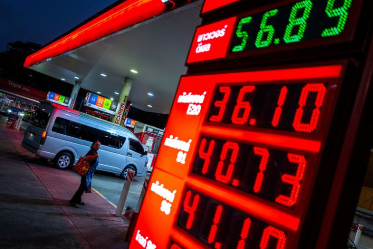 Le choc pétrolier mondial fait grimper les prix des carburants en Thaïlande