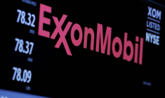 Photo d'archives du logo d'Exxon Mobil Corporation à New York, aux Etats-Unis