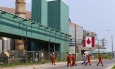 L'usine sidérurgique ArcelorMittal de Dofasco, située à Hamilton (Ontario) au Canada, le 4 juin ( AFP / Cole Burston )