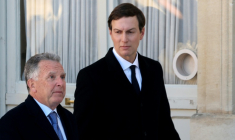 Les émissaires du président américain Donald Trump, Steve Witkoff (à gauche) et Jared Kushner, le 6 janvier 2026 à Paris ( AFP / Ludovic MARIN )