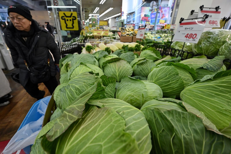 Des choux en vente dans un supermarché à Tokyo, le 21 janvier 2025 ( AFP / Richard A. Brooks )