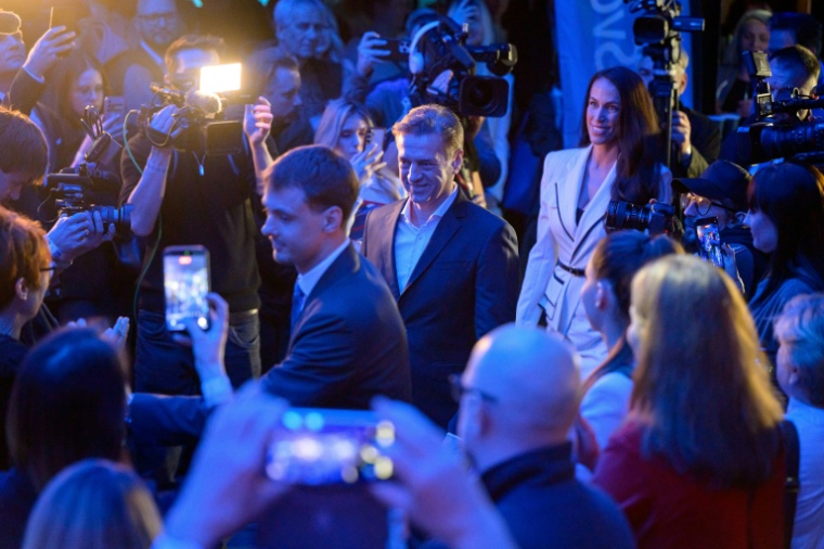 Le Premier ministre slovène Robert Golob, au centre, le 22 mars 2026, à Ljubljana, en Slovénie ( AFP / Jure Makovec )