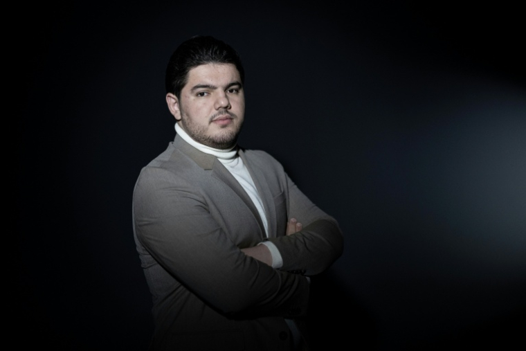 Portrait d'Amine Kessaci lors d'une session photo à Paris, le 26 décembre 2025 ( AFP / ALAIN JOCARD )