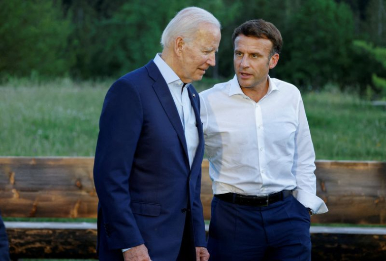 MACRON DIT À BIDEN QU'ARABIE ET EMIRATS PEUVENT À PEINE AUGMENTER LEUR OFFRE DE PÉTROLE