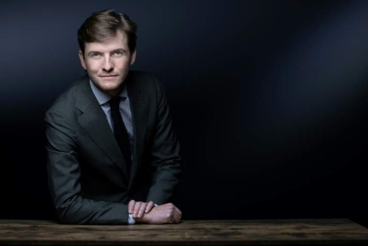 Erik Tegnér, fondateur du magazine Frontières, le 10 février 2026 à Paris ( AFP / JOEL SAGET )