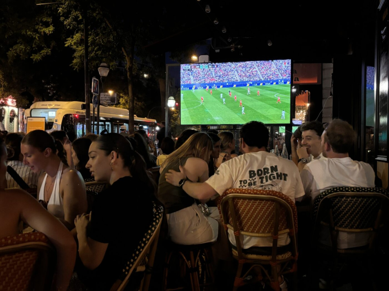 « Il est Ballon d'or ? Je ne le connaissais pas ! » : quand des Texans s'improvisent supporters des Bleus
