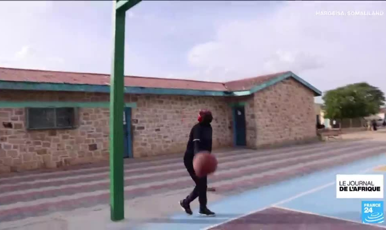 Au Somaliland, bousculer les traditions à travers le basket : à la rencontre des filles de Hargeisa