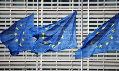 Les drapeaux de l'Union européenne devant le siège de la Commission européenne à Bruxelles