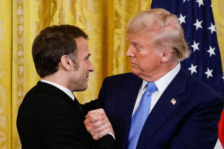 Emmanuel Macron et Donald Trump à Washington, aux États-Unis, le 24 février 2025. ( AFP / LUDOVIC MARIN )