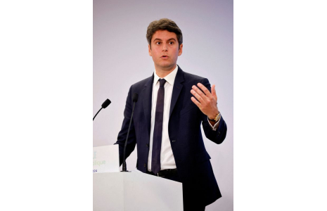 Gabriel Attal lors d'une conférence de presse organisée avant les élections législatives anticipées
