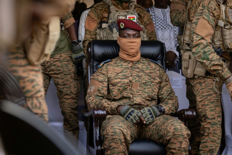 Le capitaine Ibrahim Traoré à la cérémonie marquant le 35e anniversaire de l’assassinat de Thomas Sankara, à Ouagadougou, le 15 octobre 2022  ( AFP / OLYMPIA DE MAISMONT )