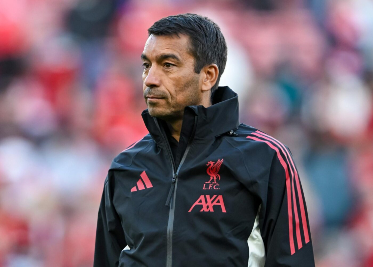 Et revoilà Giovanni van Bronckhorst dans son club préféré !