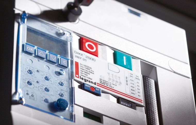 Un disjoncteur Legrand. (crédit photo : Legrand /  )