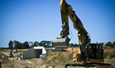 Le chantier de construction de l'autoroute A69 entre Toulouse et Castres, à Maurens-Scopont, le 10 juillet 2025 dans le Tarn ( AFP / Matthieu RONDEL )