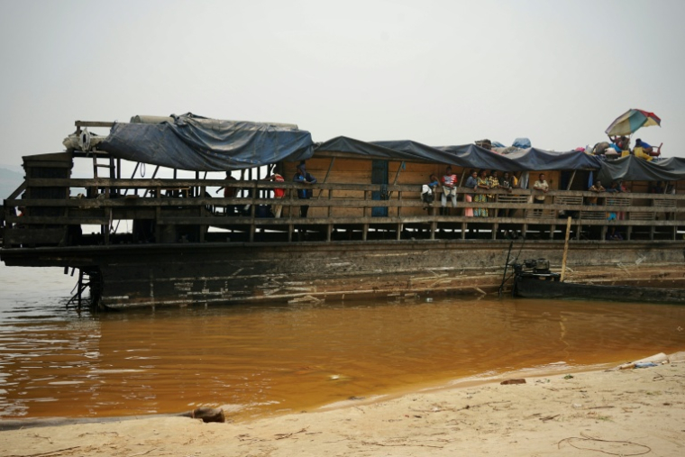 Une baleinière, au port fluvial de Bende-Bende, à Maluku en République démocratique du Congo (RDC), le 20 août 2026 ( AFP / Sophie Douce )