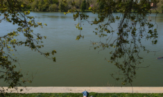 Sur les bords de la Garonne le 8 avril 2026 à Toulouse ( AFP / Ed JONES )