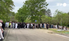 La Grand-Combe: le cercueil d'Aboubakar Cissé transporté après une prière mortuaire