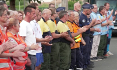 Gironde: Minute de silence pour les pompiers décédés en luttant contre un feu à Mérignac